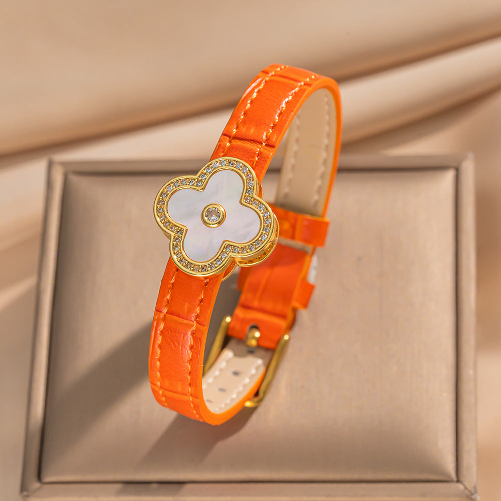 Pulsera minimalista de acero inoxidable con forma de trébol y correa de cuero genuino para hombre y mujer