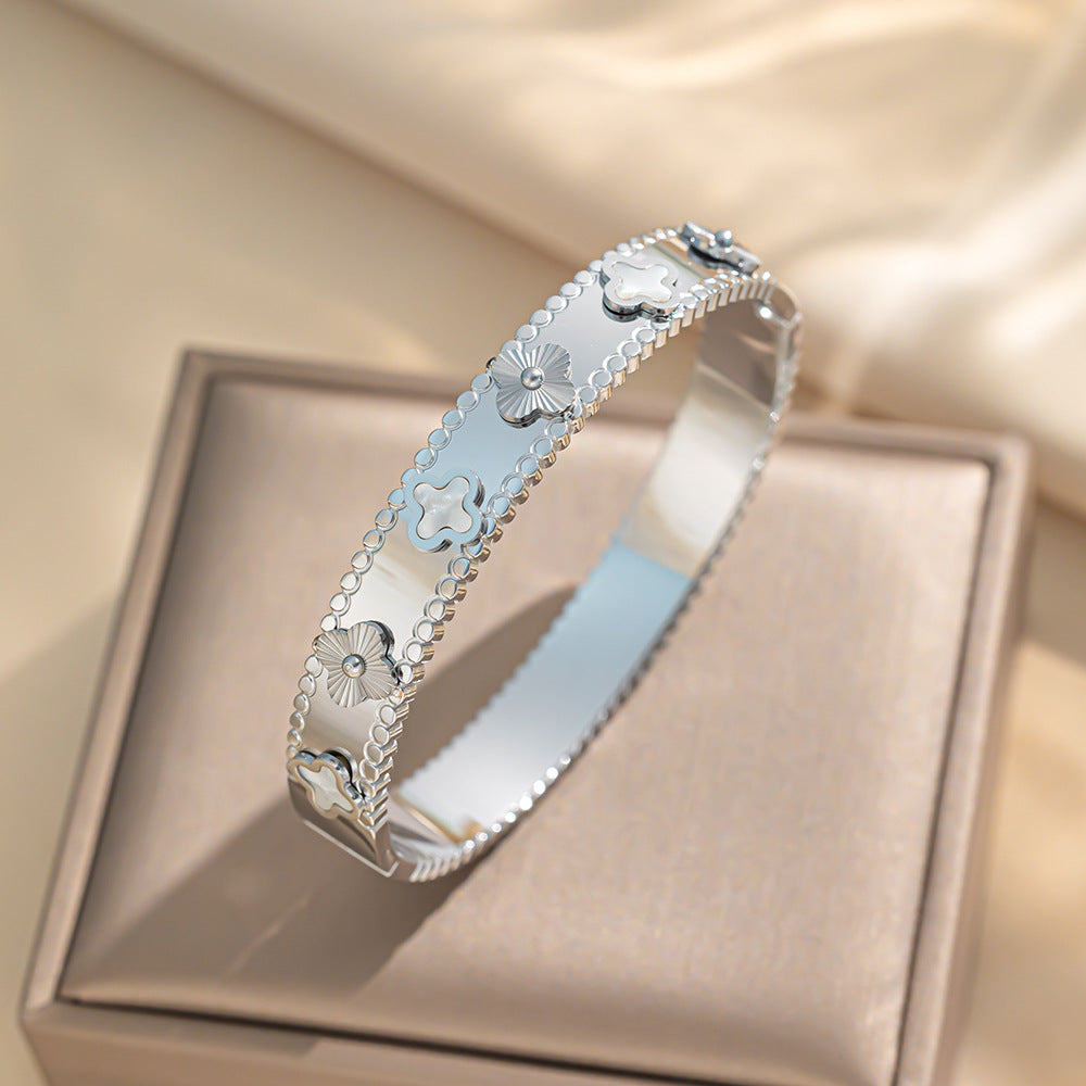 Bracciale Minimalista in Acciaio Inossidabile da Donna con Placcatura in Acciaio al Titanio e Intarsio di Strass a Forma Geometrica Ovale