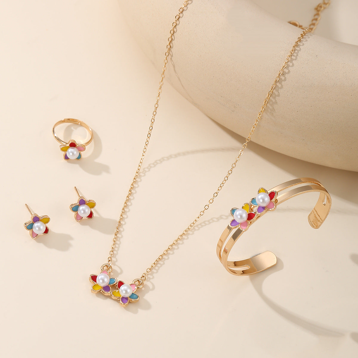 Set di collana, orecchini, bracciale e anello in lega con ciondolo floreale minimalista per ragazze