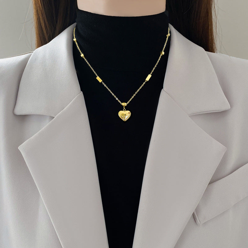 Collar minimalista de titanio y acero con colgante de corazón para mujer, cadena chapada en oro con patrón floral