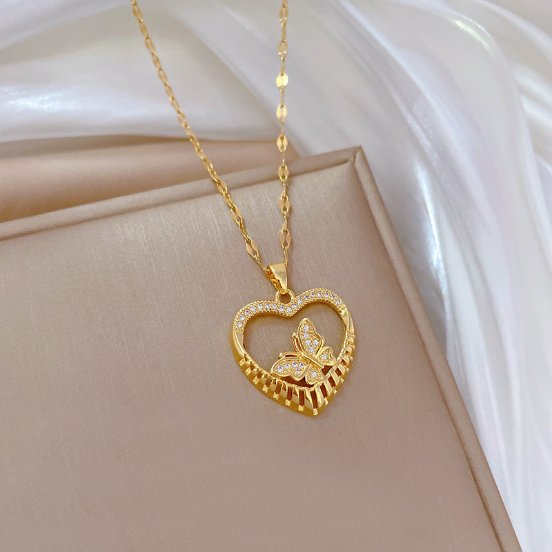 Collana con ciondolo a farfalla minimalista a cuore vuoto per donna in acciaio inossidabile delicata catena per clavicola con accenti di strass