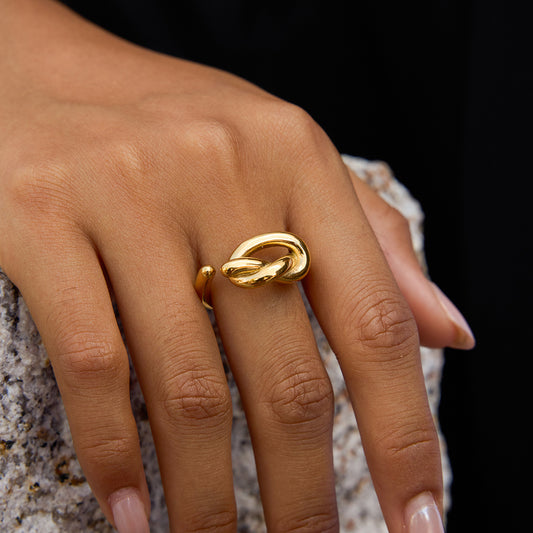 Anello geometrico in acciaio inossidabile placcato oro 18 carati da donna, accessorio di lusso minimalista alla moda