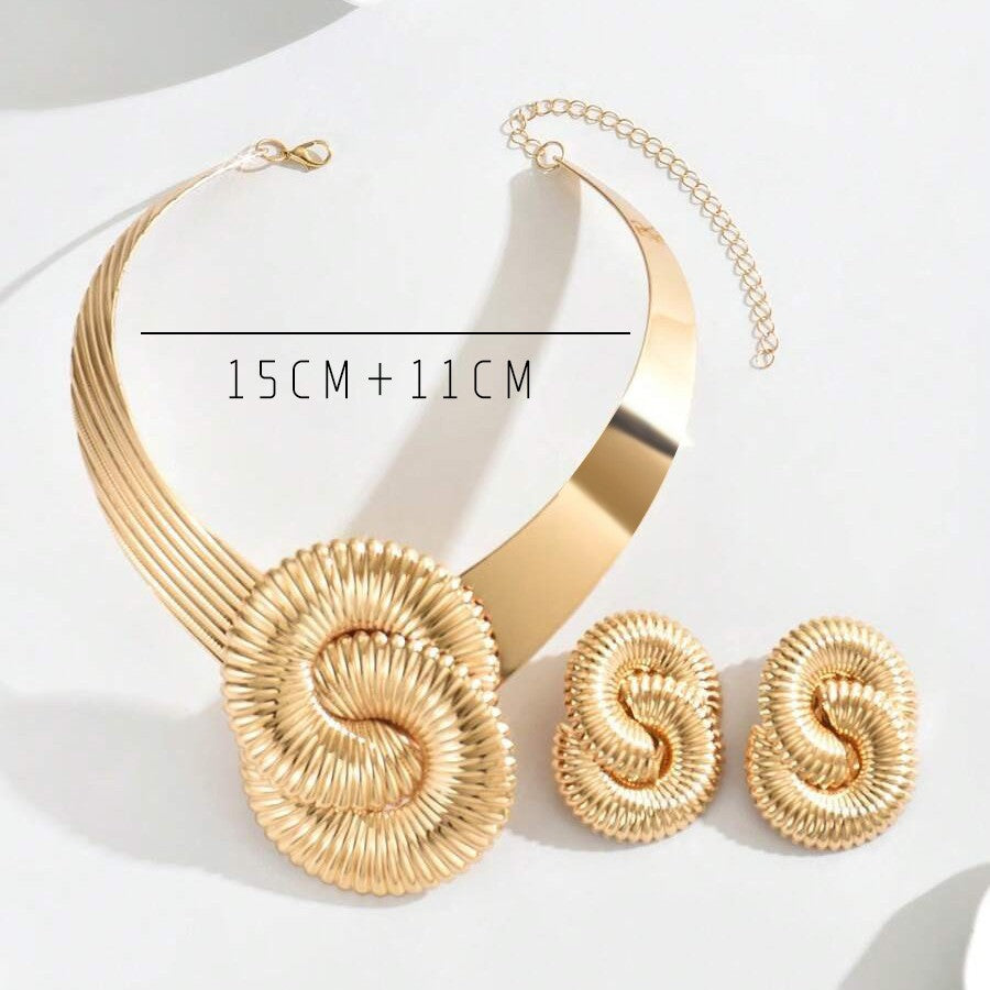 Parure di collana a torsione geometrica e orecchini a cerchio in lega di zinco con galvanoplastica da donna