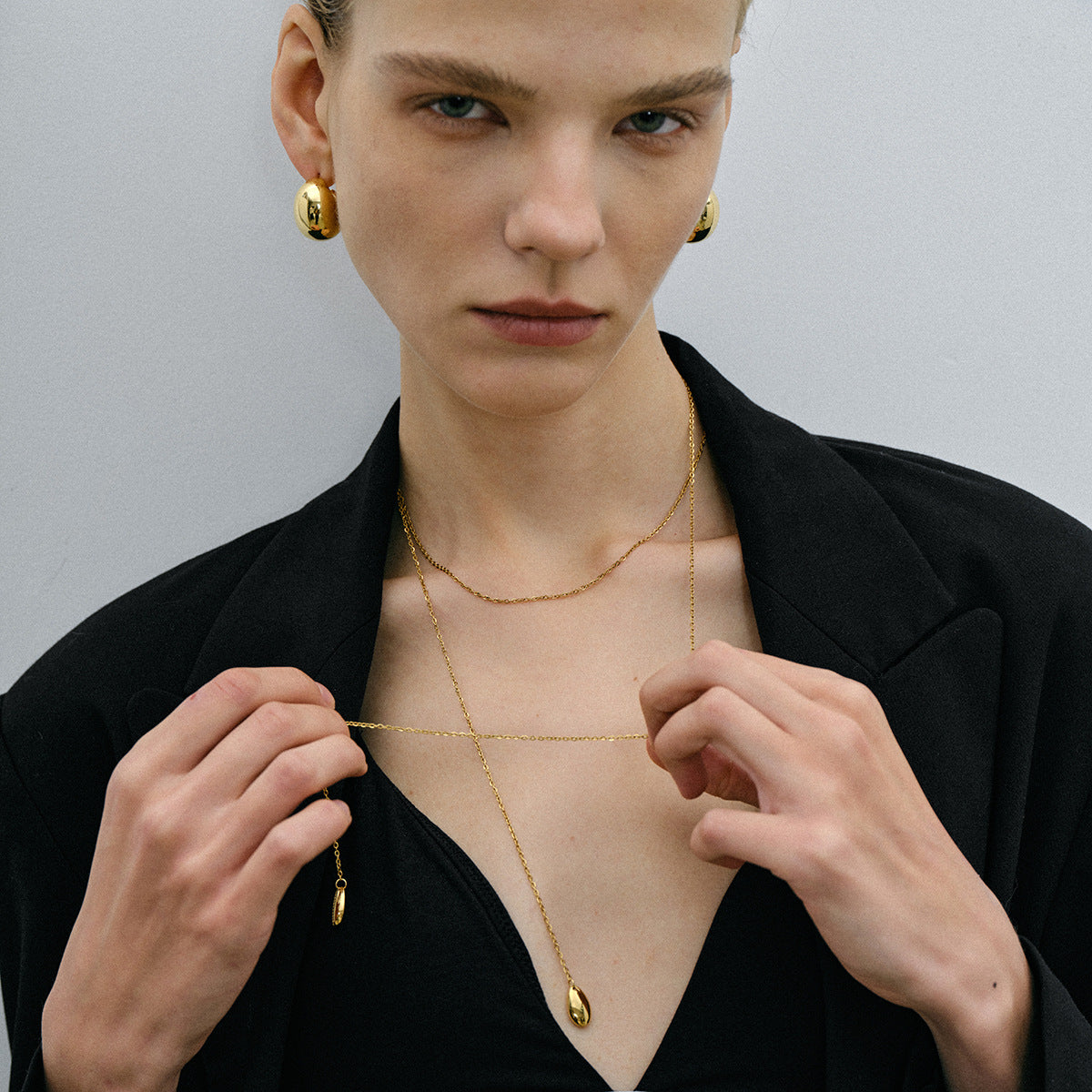 Collar minimalista con colgante de concha larga de acero inoxidable chapado en oro de 18 quilates, cadena tipo O unisex