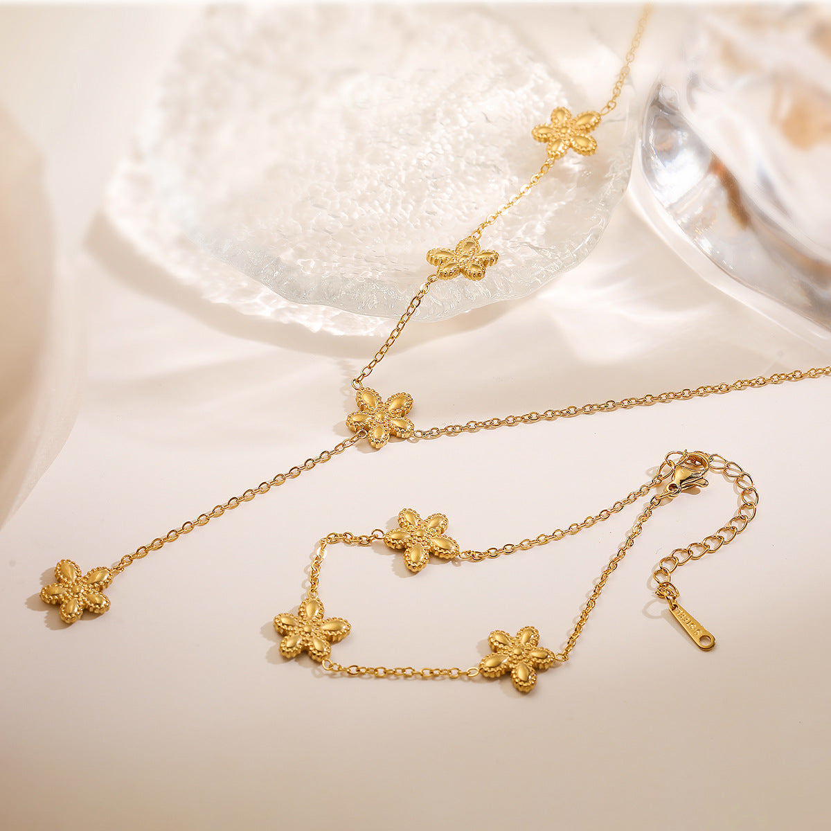 Elegant Gold-Plated Floral Pendant Necklace for Women with Stainless Steel Chain and Geometric Design