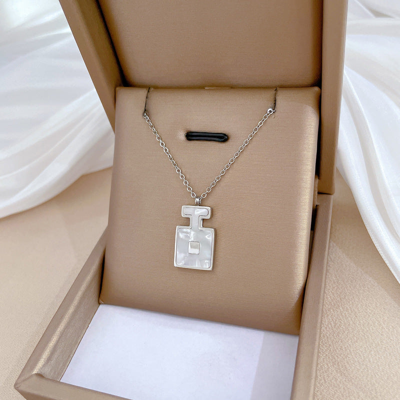 Minimalist Geometric Titanium Steel Necklace with Gold-Plated Shell Pendant for Women and Men