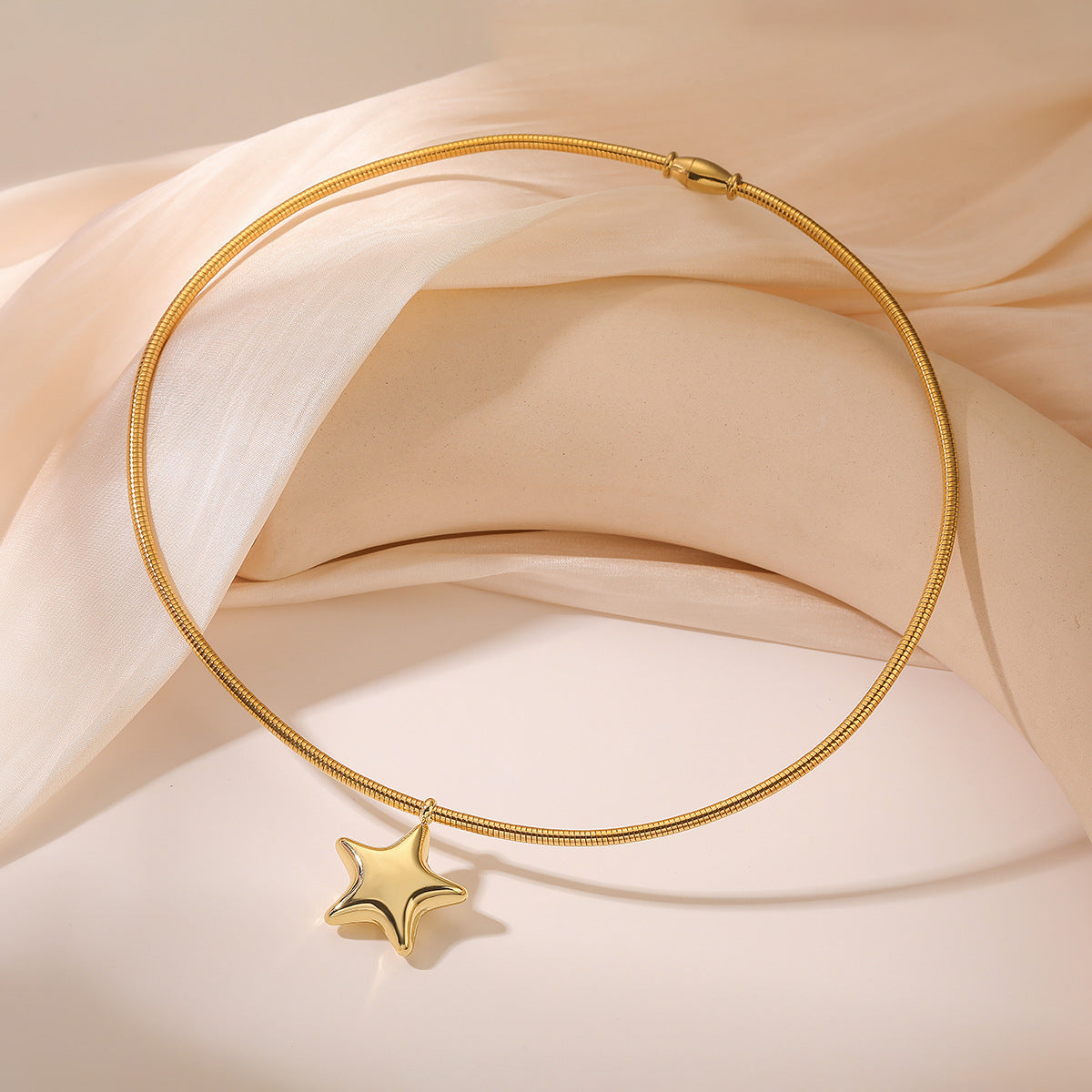 Collana pendente a stella geometrica minimalista da donna in acciaio al titanio con design irregolare e stile a medaglione d'ispirazione vintage