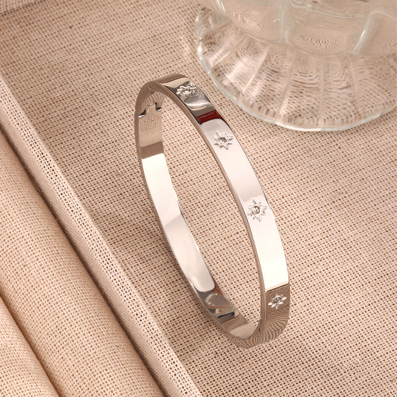 Elegant 18K Gold Plated Geometric Round Titanium Steel Bracelet