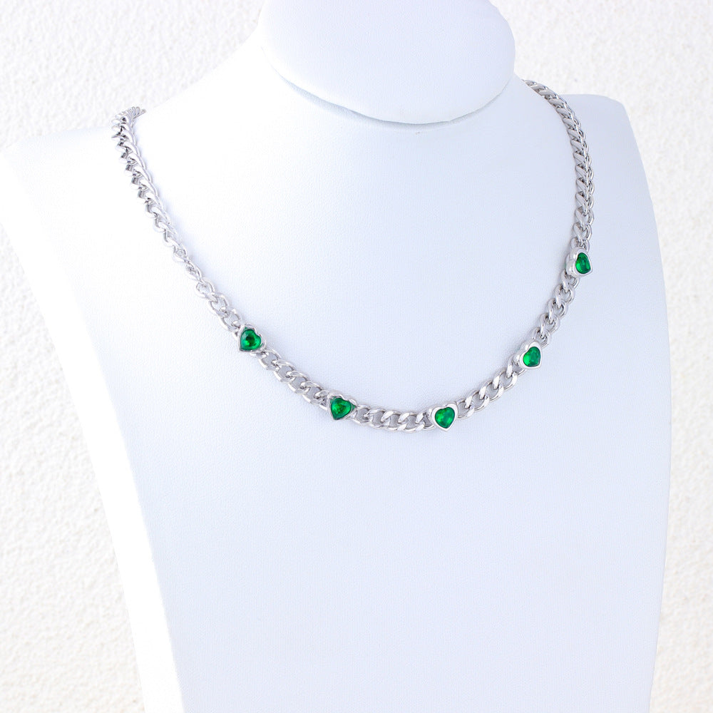 Collana Minimalista a Cuore in Acciaio al Titanio da Donna con Placcatura in Oro 18K e Intarsio di Zirconi Colorati