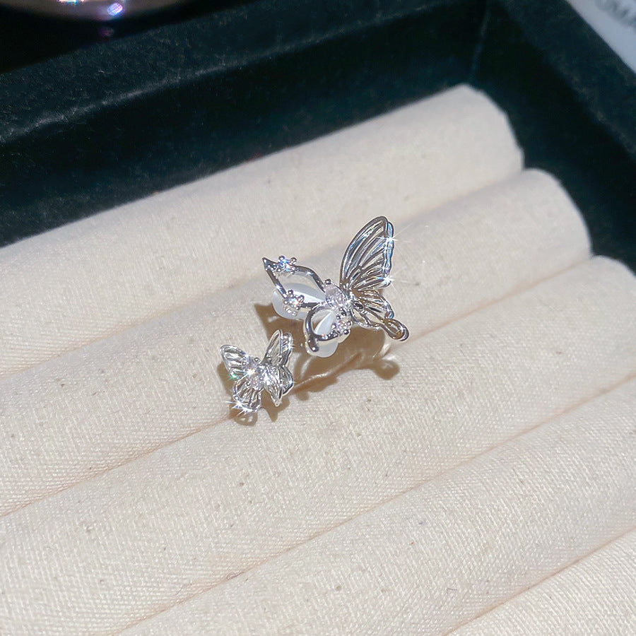 Anello in rame elegante e minimalista a forma di farfalla con finitura galvanica da donna