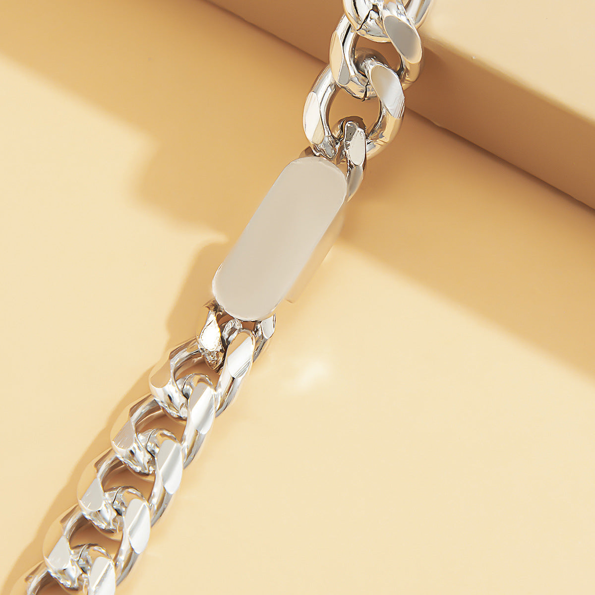Collar de aleación geométrica personalizada con cadena gruesa de cruz y cierre de metal