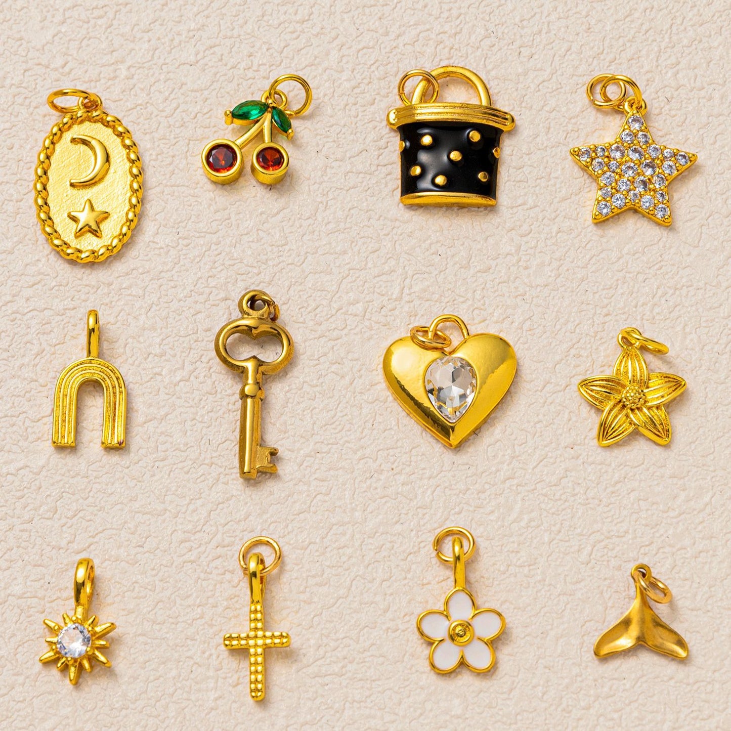 Luxury Casual Heart Shaped Floral Pattern 18K Gold Plated Brass Pendant Charm Bar for Unisex