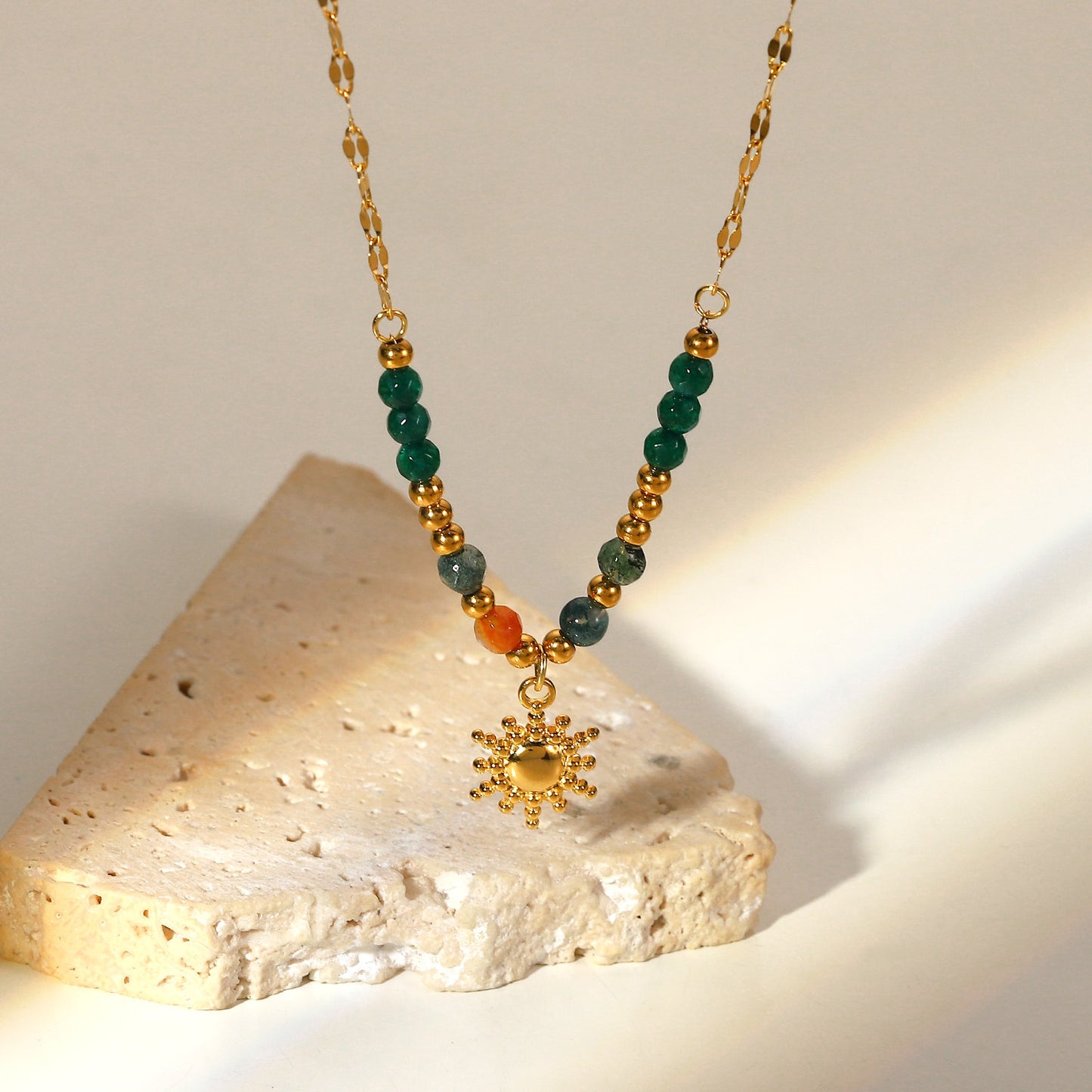 Collana con pendente geometrico a forma di sole in acciaio inossidabile placcato oro 18 carati, stile vintage francese, da donna