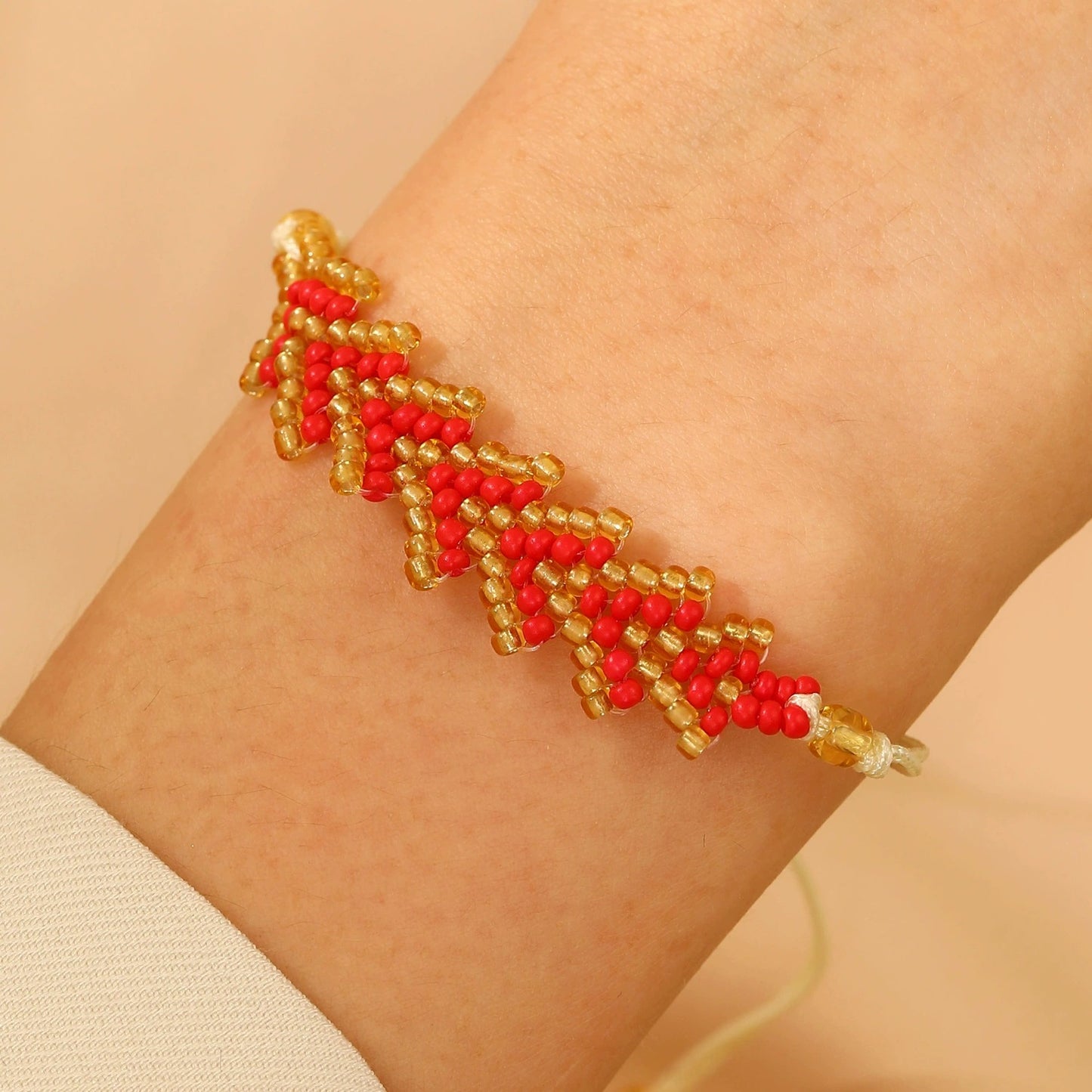 Bracciale Artigianale Bohemien Minimalista con Perline di Vetro a Forma di Freccia Geometrica