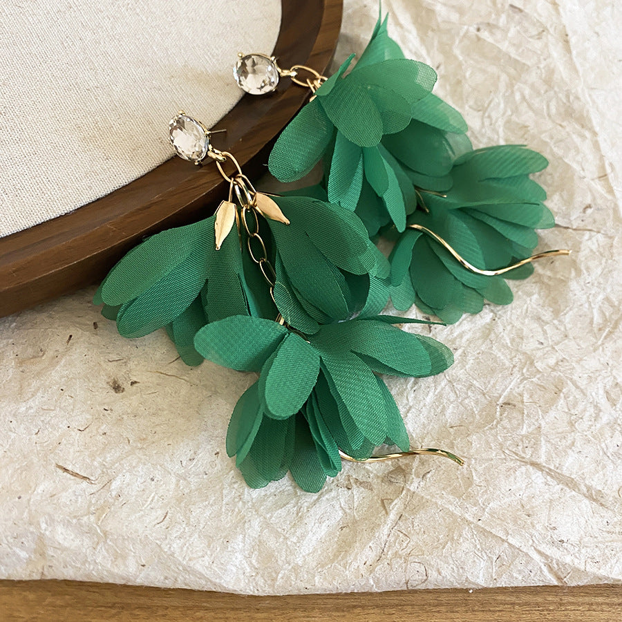 Pendientes de borla florales retro elegantes para mujer con postes de metal y detalles de gasa