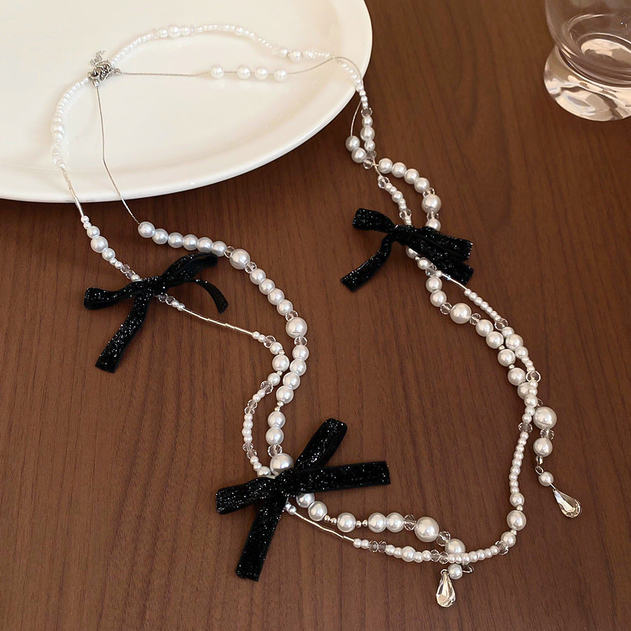 Elegante Collana Pendente con Fiocco di Strass in Stile Francese con Dettagli in Perle Sintetiche, Delicata Catenina per Maglione da Donna, Chic Minimalista per l'Uso Quotidiano