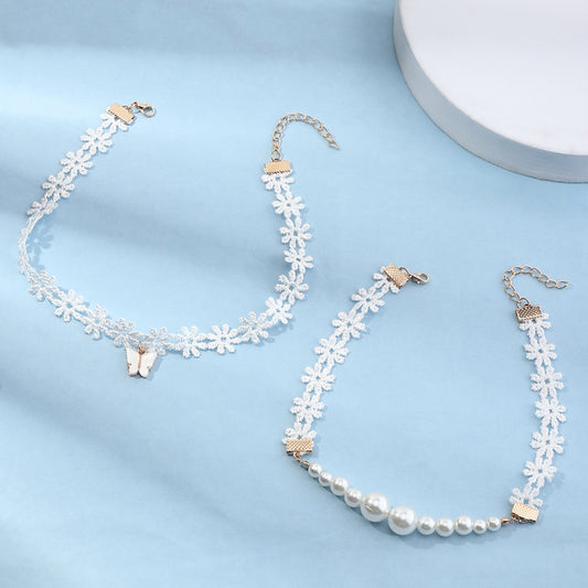 Collar de perlas en forma de mariposa para niñas, gargantilla de tela blanca con cadena de serpiente, collar con colgante minimalista hecho a mano estilo cuento de hadas
