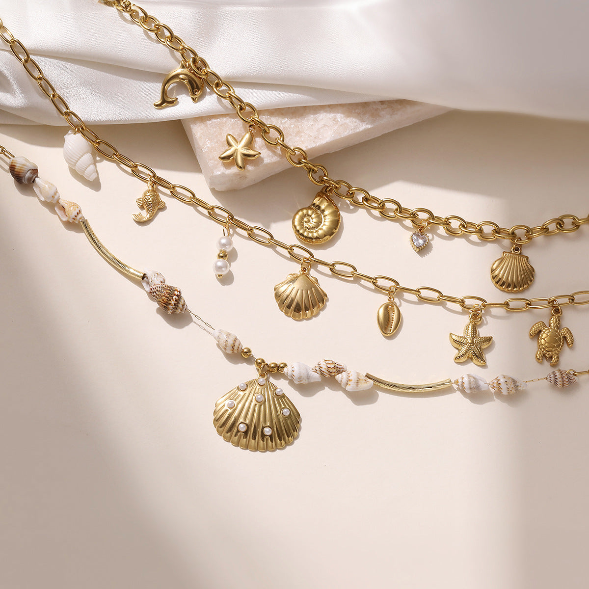 Collana con Ciondolo a Conchiglia Irregolare Minimalista in Acciaio Inossidabile Placcato Oro 18K
