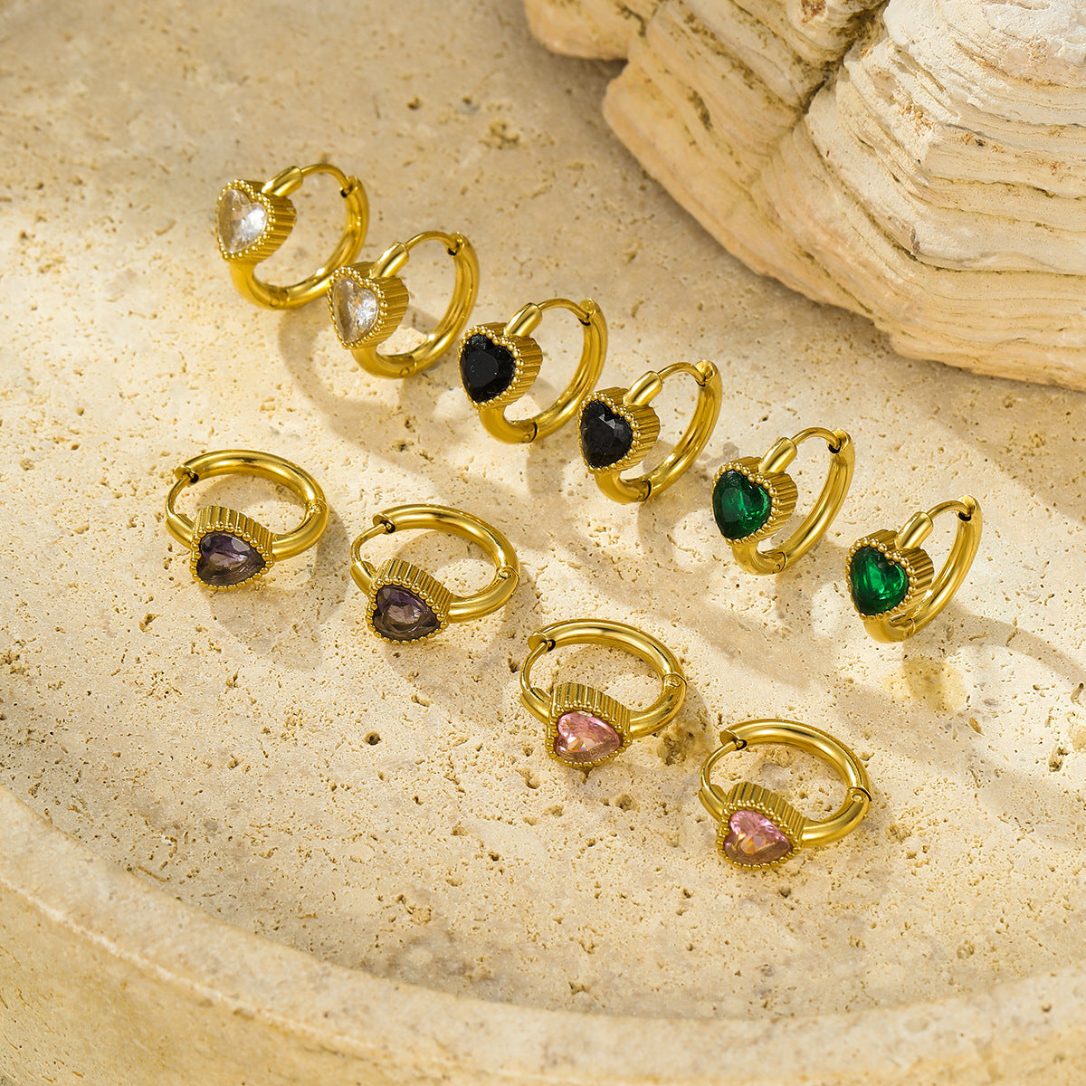 Pendientes vintage de circonita con baño de acero inoxidable en forma de corazón para mujer con un atractivo minimalista de lujo