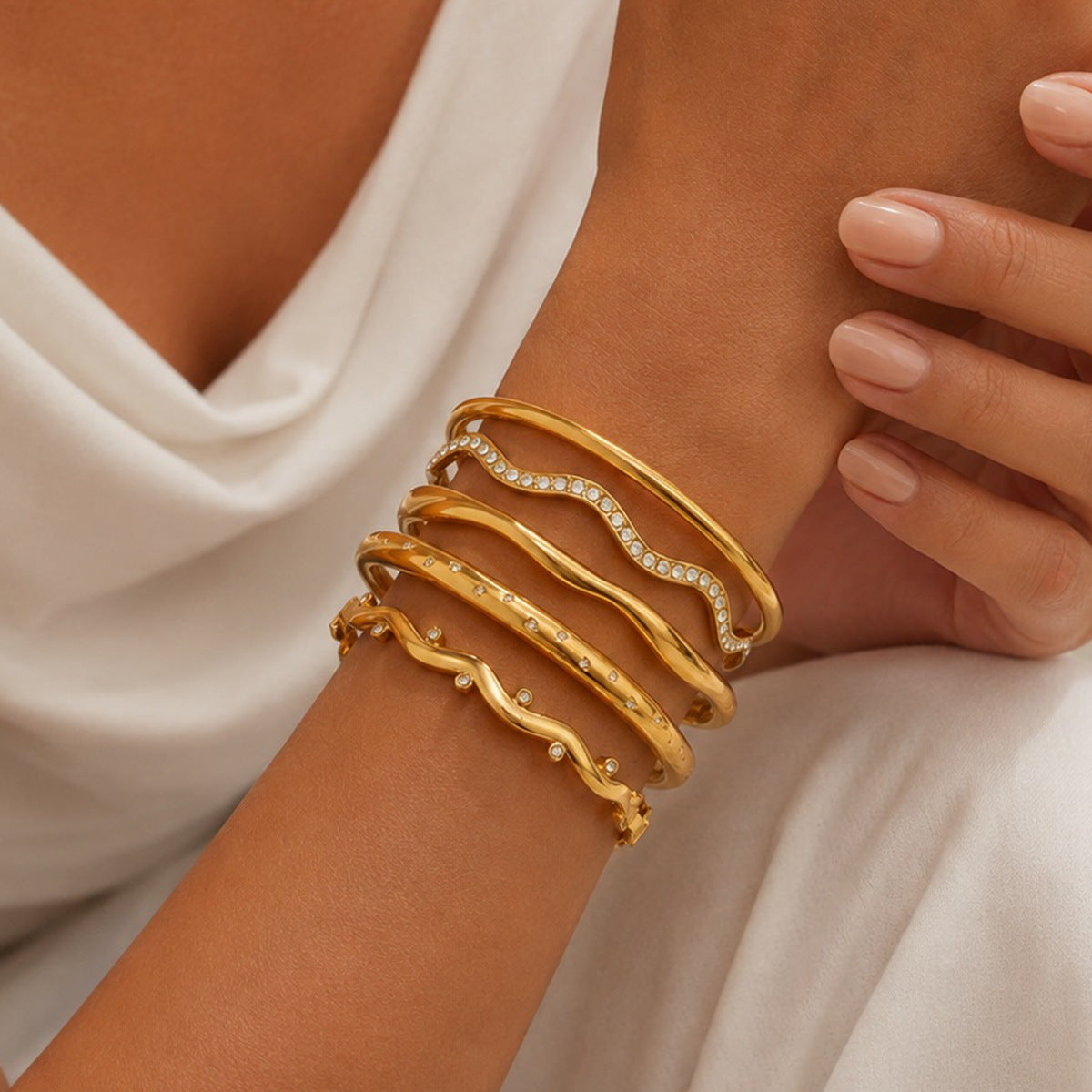 18K Gold Plated Stainless Steel Geometric Round Rhinestone Inlay Spring Bangle Bracelet