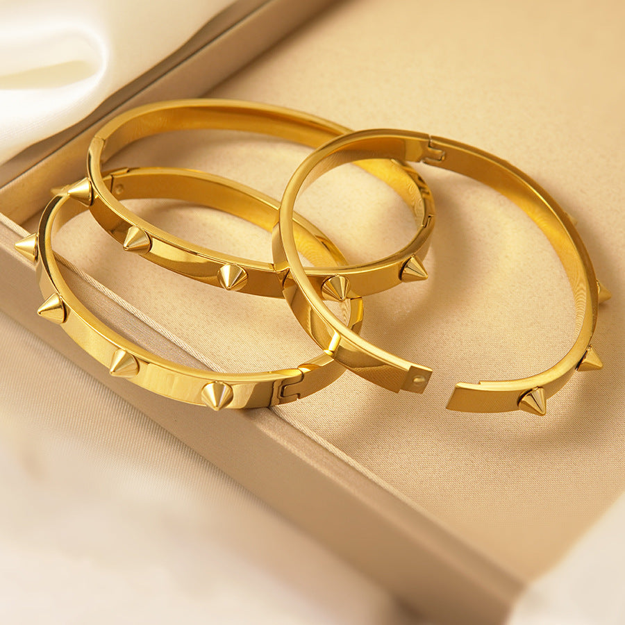 Bracciale Rigido Lusso Geometrico Rotondo in Acciaio Inossidabile, Acciaio al Titanio, Placcato Oro 18K con Rivetti