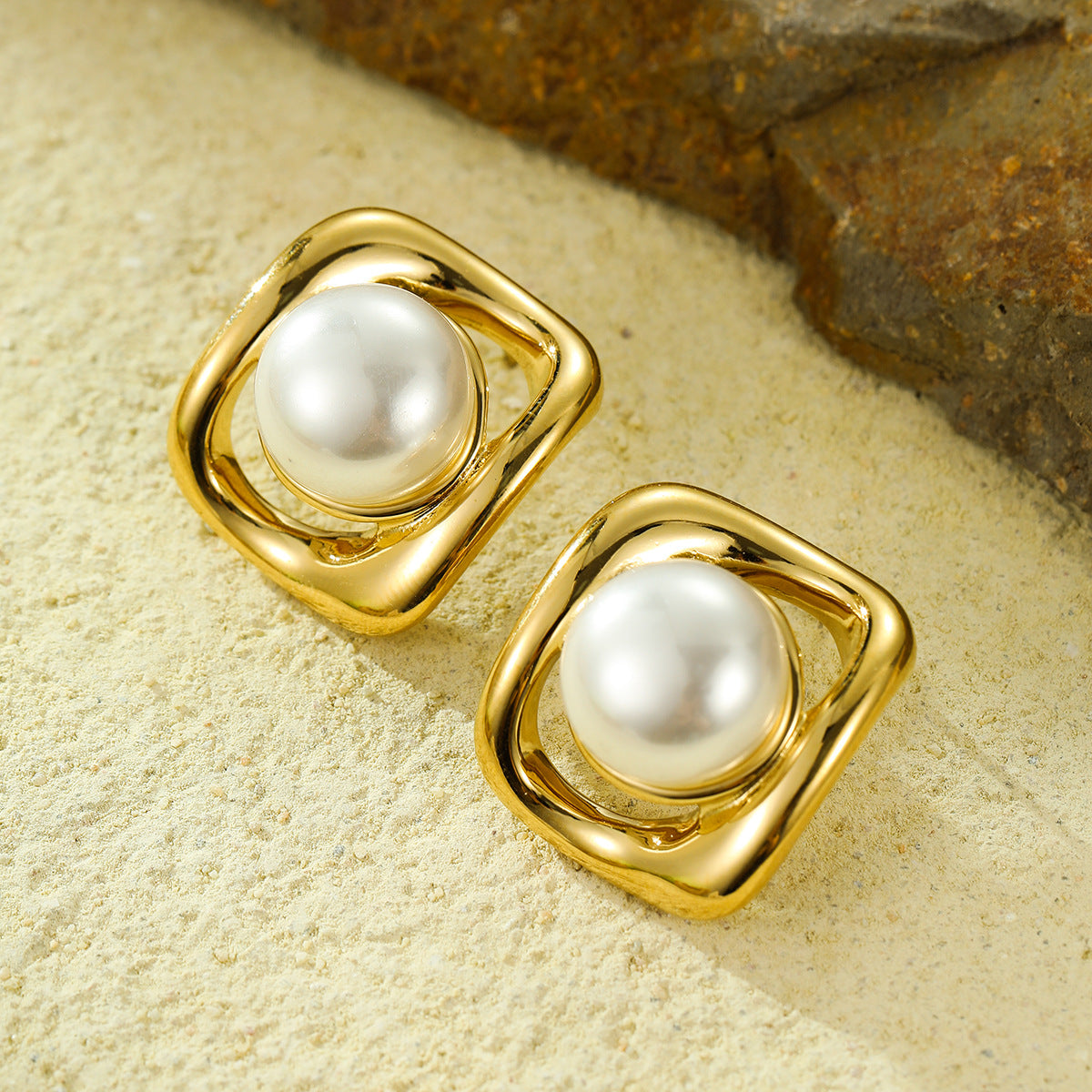 Orecchini da donna con perle finte quadrate cave in acciaio inossidabile placcato oro 18 carati Fashion OL