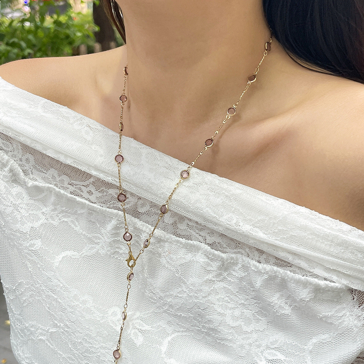 Collana a pendente minimalista a Y da donna con catena in lega di zinco placcata e nappe con strass