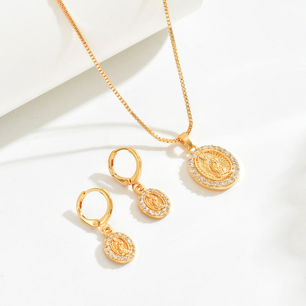 Conjunto de Collar con Colgante Geométrico Ovalado y Lineal Estilo Conmutador de Moda con Incrustaciones de Zirconia para Mujer