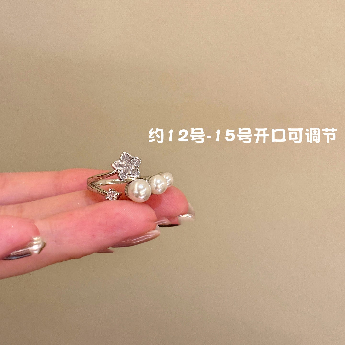Anello Regolabile Minimalista da Donna con Zirconi e Perle, Finitura Placcata, Design Geometrico, Accessorio di Moda Elegante