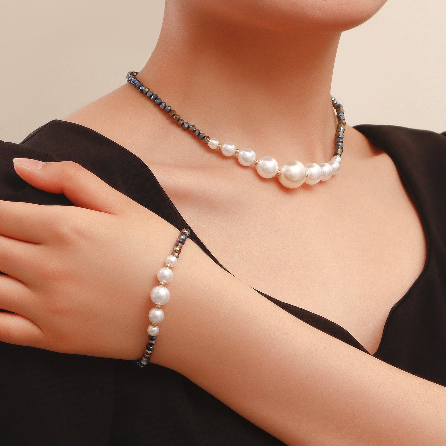 Geometric Black Crystal Faux Pearl Pendant Necklace for Women with Plated Alloy Chain and Clavicle-Style Design