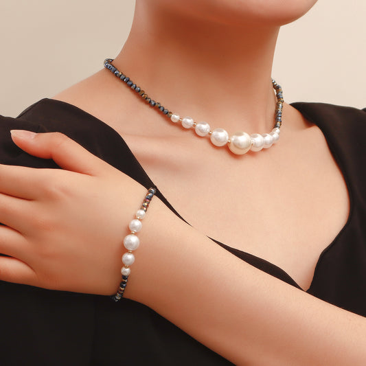 Collana da donna con pendente a perla finta in cristallo nero geometrico con catena in lega placcata e design in stile clavicola