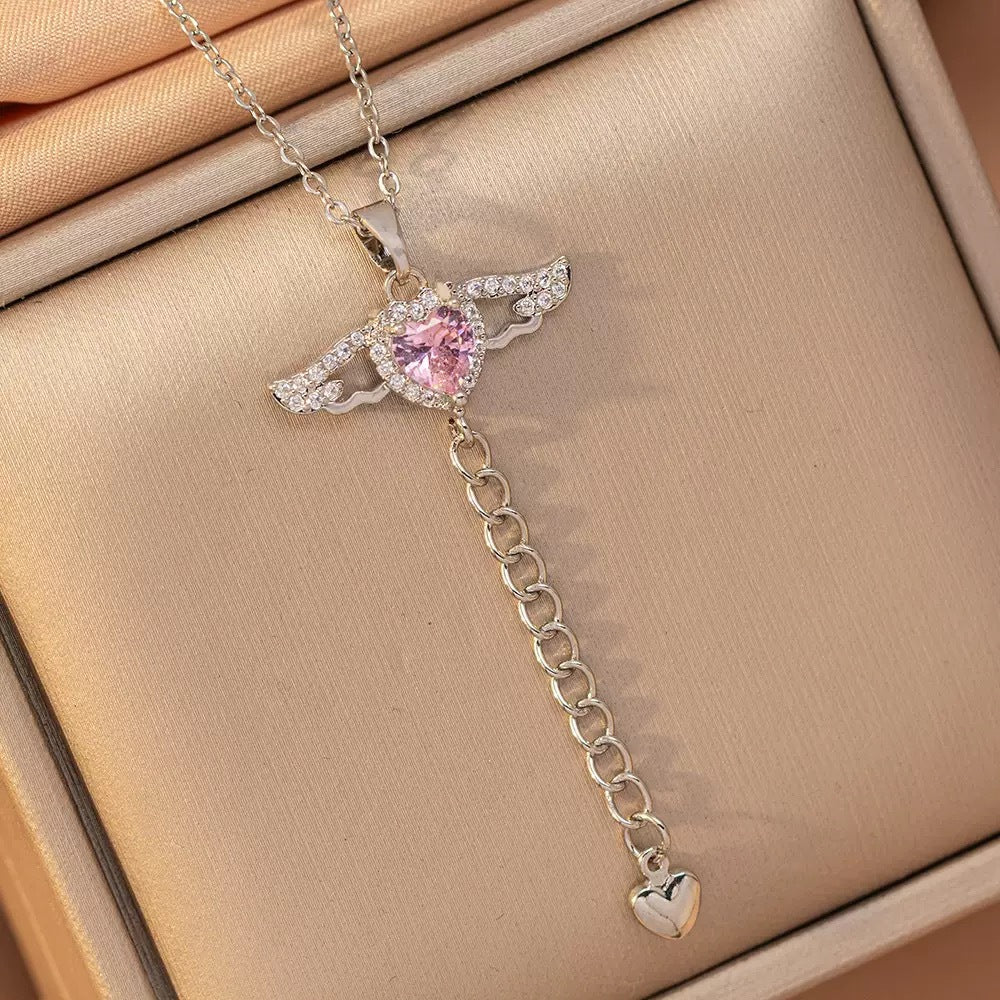 Collana Unisex con Pendente a Cuore Alato Movibile Minimalista di Lusso Leggero in Rame Geometrico con Zirconi e Catena a Croce in Acciaio al Titanio
