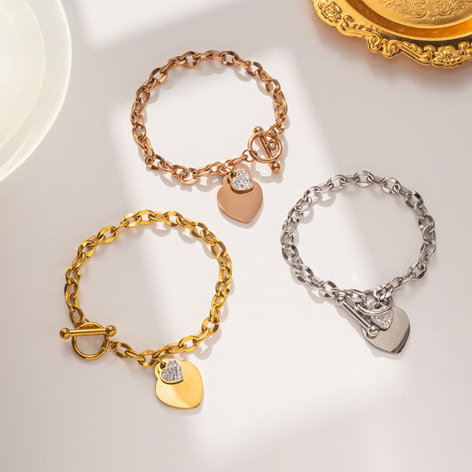 Bracciale da donna minimalista geometrico in acciaio al titanio con intarsio in oro e nodo della pace