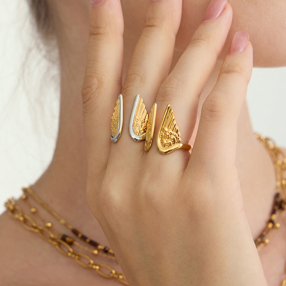 Anello di lusso a forma di ala in acciaio al titanio per donna con finitura placcata, design geometrico, accessorio di moda in acciaio inossidabile