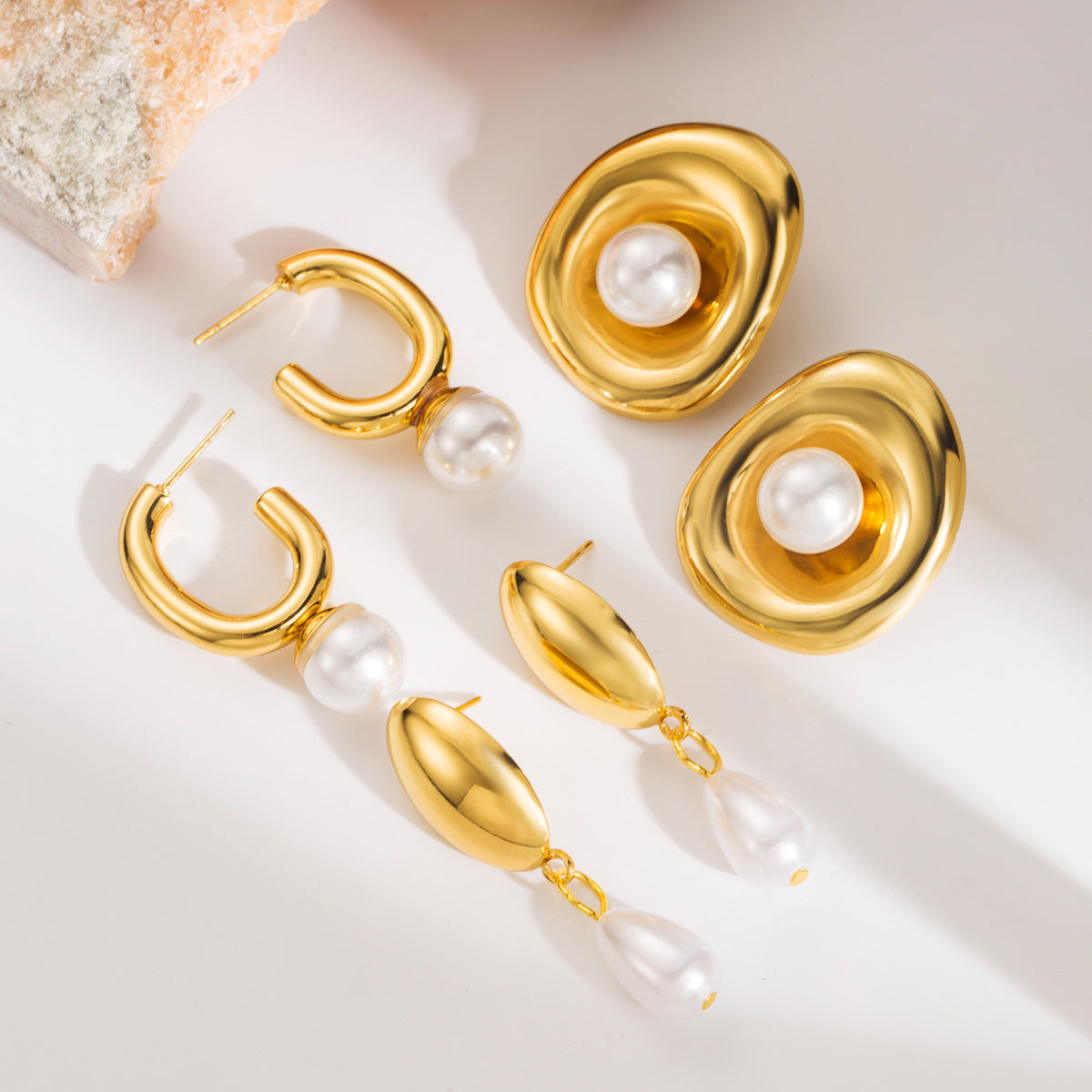 Orecchini minimalisti geometrici in acciaio inossidabile con perle d'imitazione per donna
