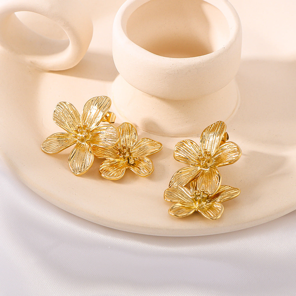 Orecchini pendenti da donna stile vintage francese placcati oro 18 carati in acciaio inossidabile a forma di fiore e foglia