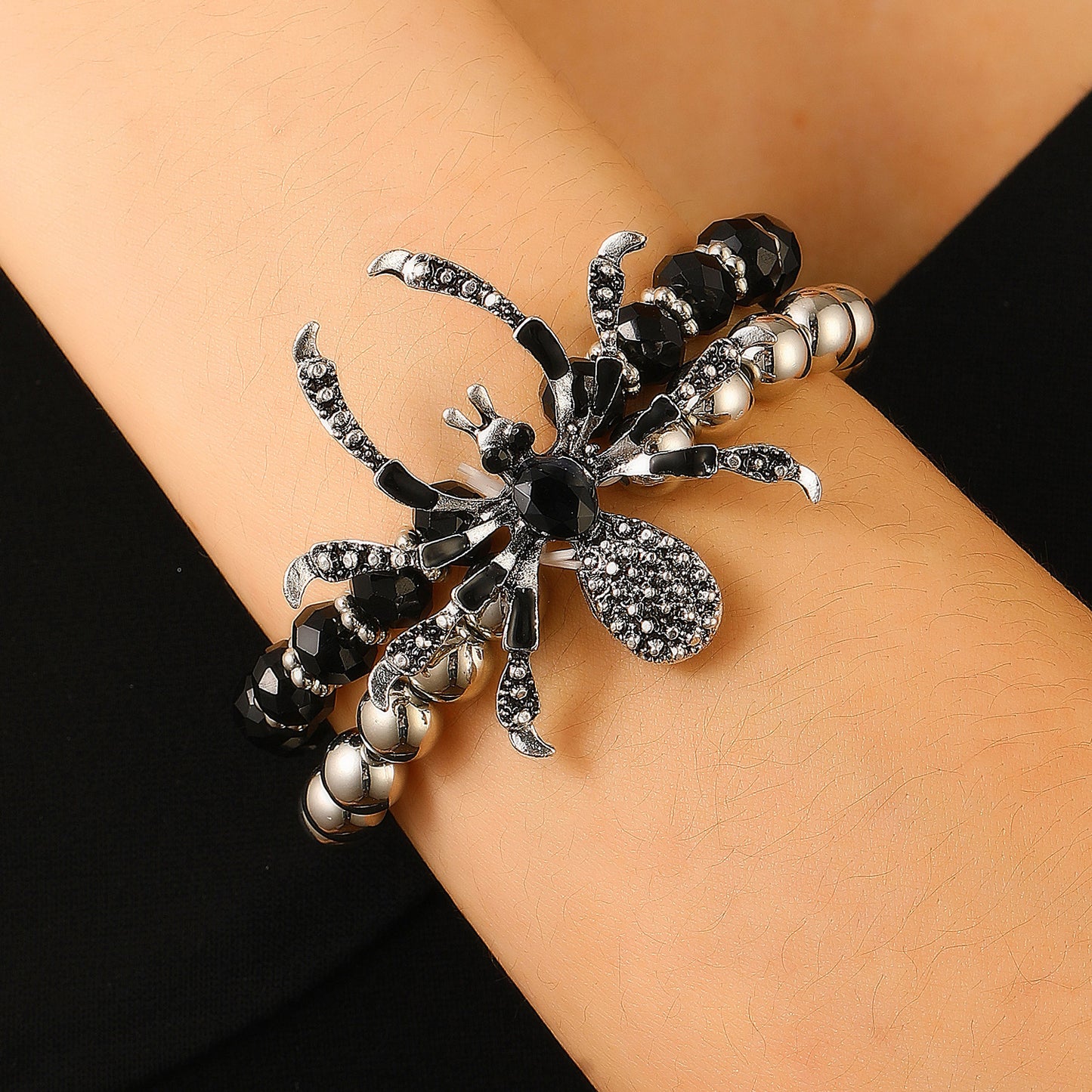 Pendientes llamativos góticos con araña en aleación con acabado galvanizado para estilo punk de Halloween