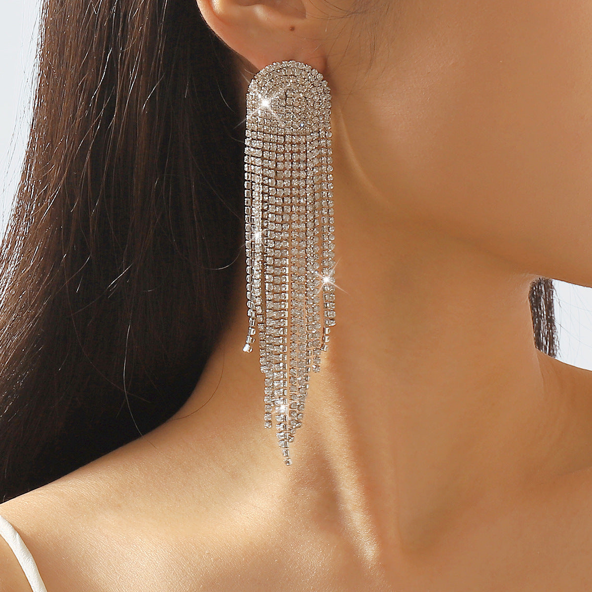 Orecchini Pendenti Lunghi Geometrici con Strass e Nappe, con Chiusura a Catena ad Artiglio, Stile Dolce-Spigoloso, da Donna