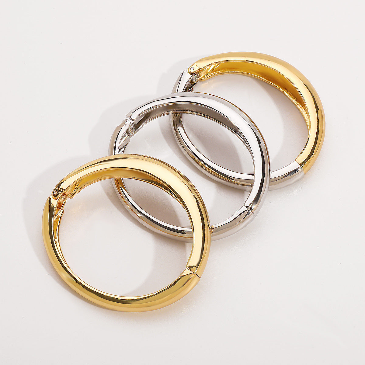 Bracciale a molla da donna in lega di zinco lucida, ovale, geometrico, minimalista di lusso