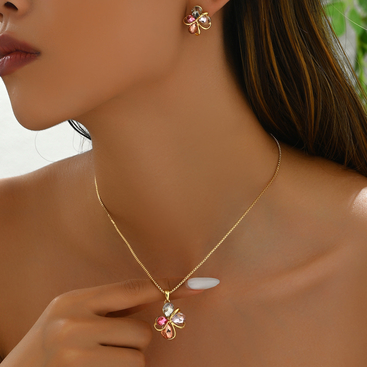 Set di collana lunga con intarsio a goccia d'acqua geometrica e orecchini per donne in rame