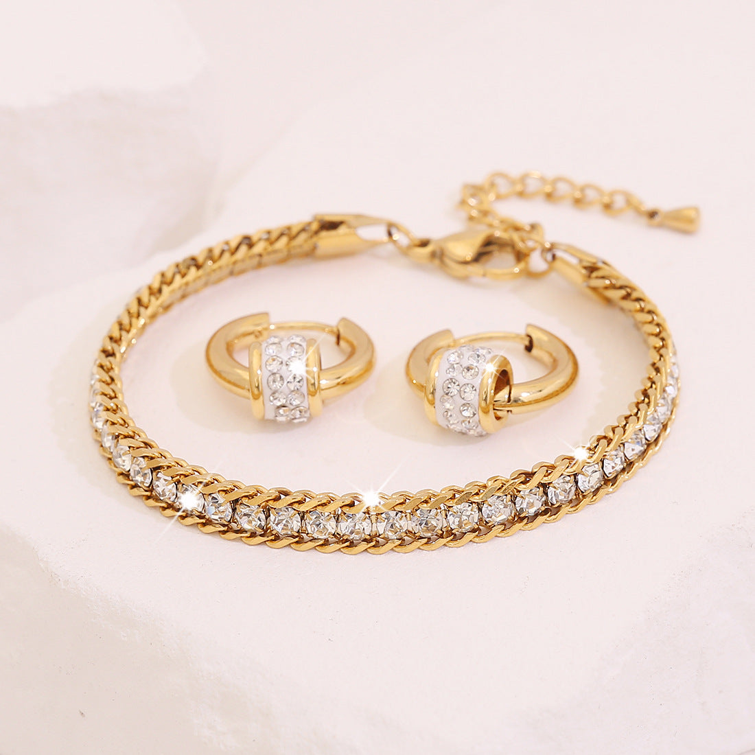 Fashionable OL Style Heart-Shaped Rhinestone-Embellished Stainless Steel Bracelet Set with Plating Finish
