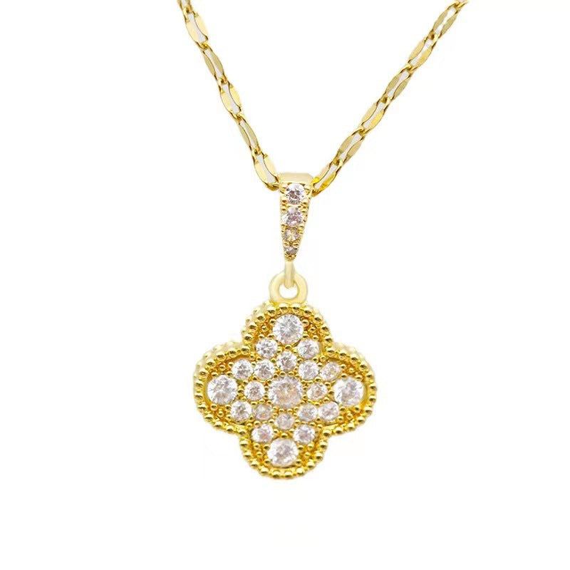 Collana con Ciondolo Trifoglio Minimalista in Acciaio al Titanio con Placcatura Oro e Intarsio in Zirconi per Donna