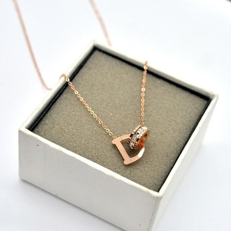 Collar con colgante de letra D de acero de titanio chapado en oro rosa, minimalista y a la moda para mujer, con cadena tipo O