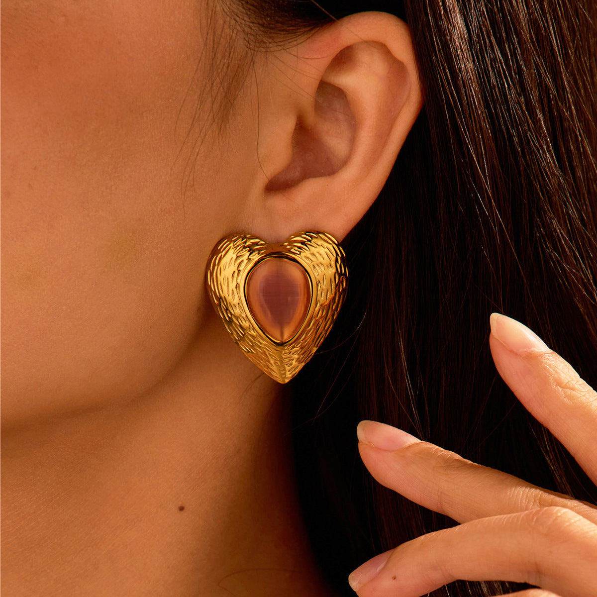 Pendientes de acero de titanio con forma de corazón de moda con incrustaciones de ojo de gato y acabado galvanizado para mujer