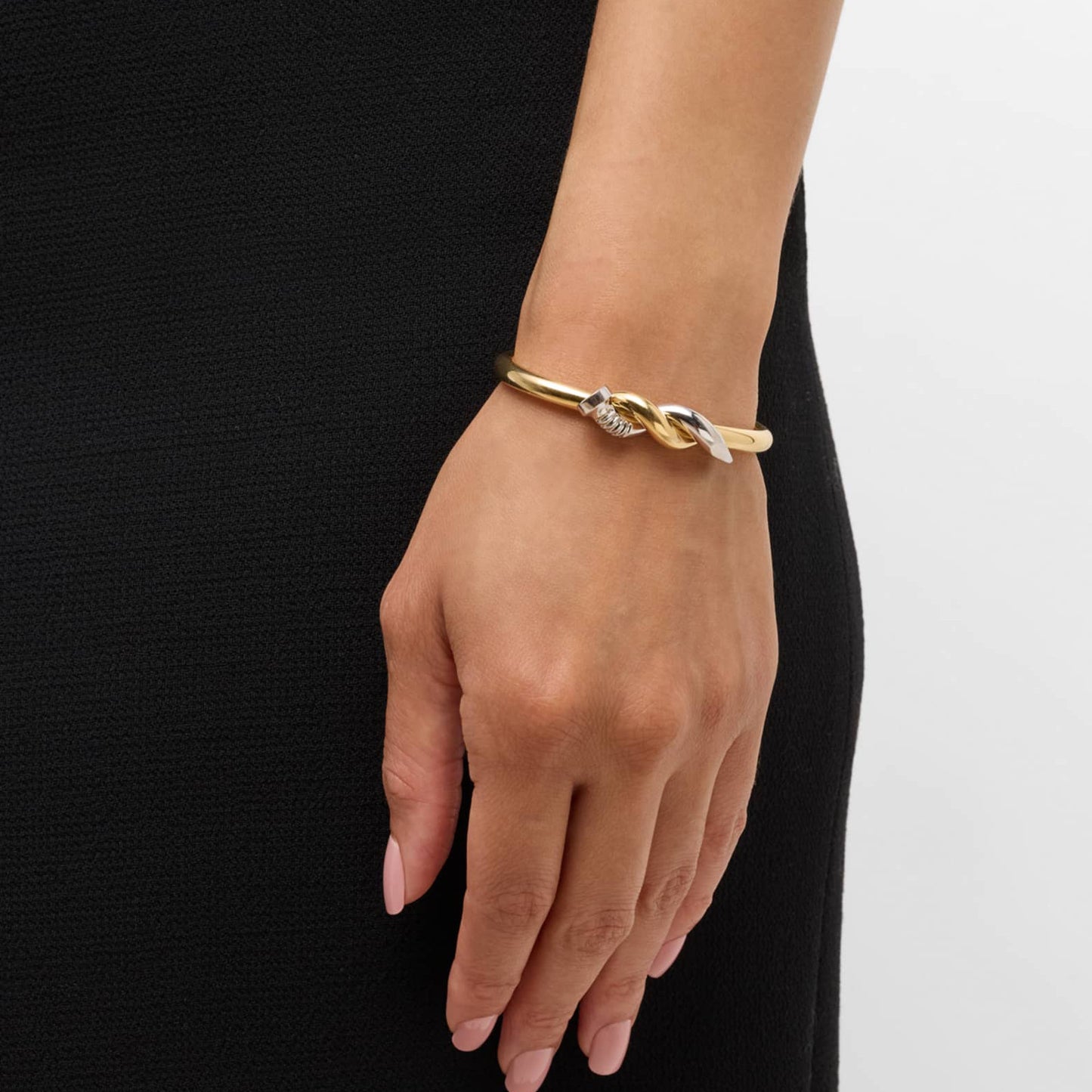 Pulsera de puño de uña de acero inoxidable bañada en oro de 18K de dos tonos de moda