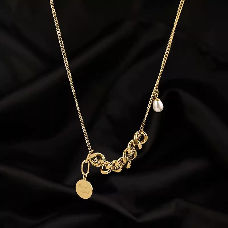 Collar de Acero Inoxidable con Colgante Cuadrado y Redondo Minimalista para Mujer con Acabado Chapado y Diseño Irregular