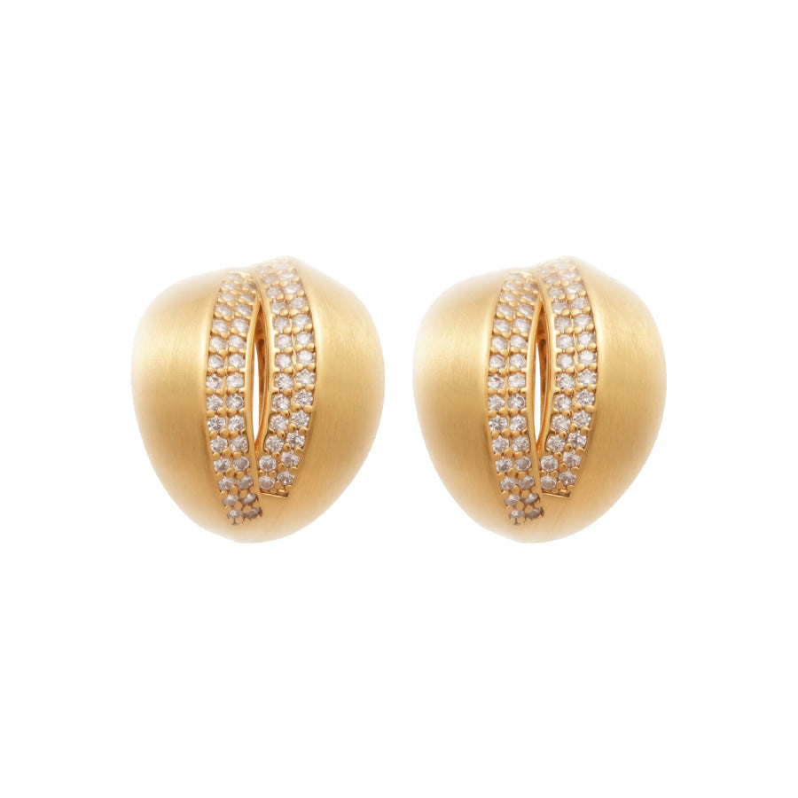 Orecchini a perno da donna minimalisti a forma di C geometrica in metallo spazzolato 18K con zirconi cubici