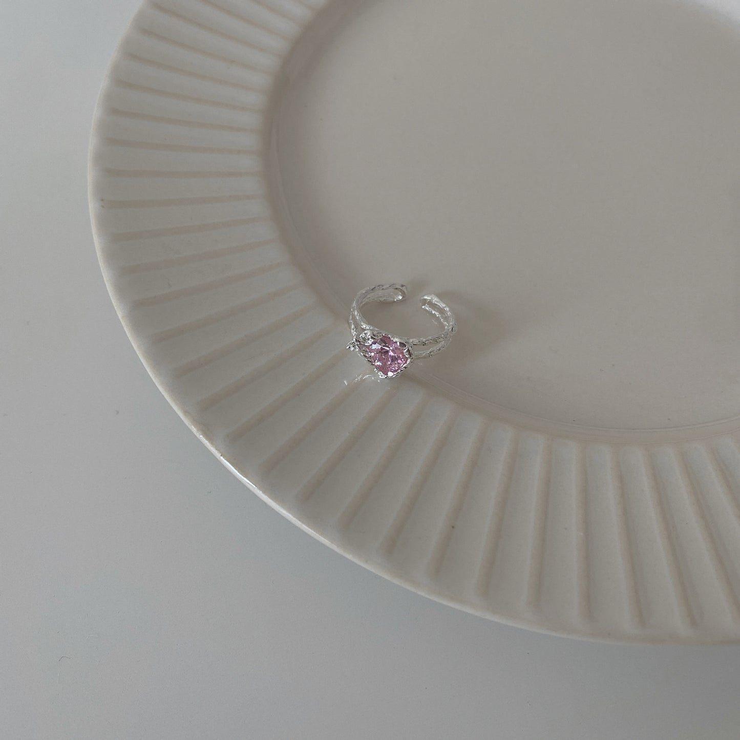 Minimalist Irregular Heart-Shaped Pink Zirconia-Set S925 Sterling Silver Open Ring with Textured Surface