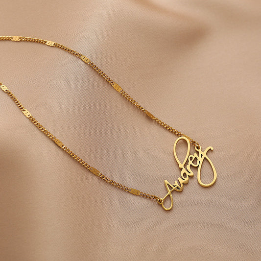 Collana pendente con iniziale minimalista da donna e uomo, in acciaio al titanio placcato, catena clavicola con design geometrico alfabetico