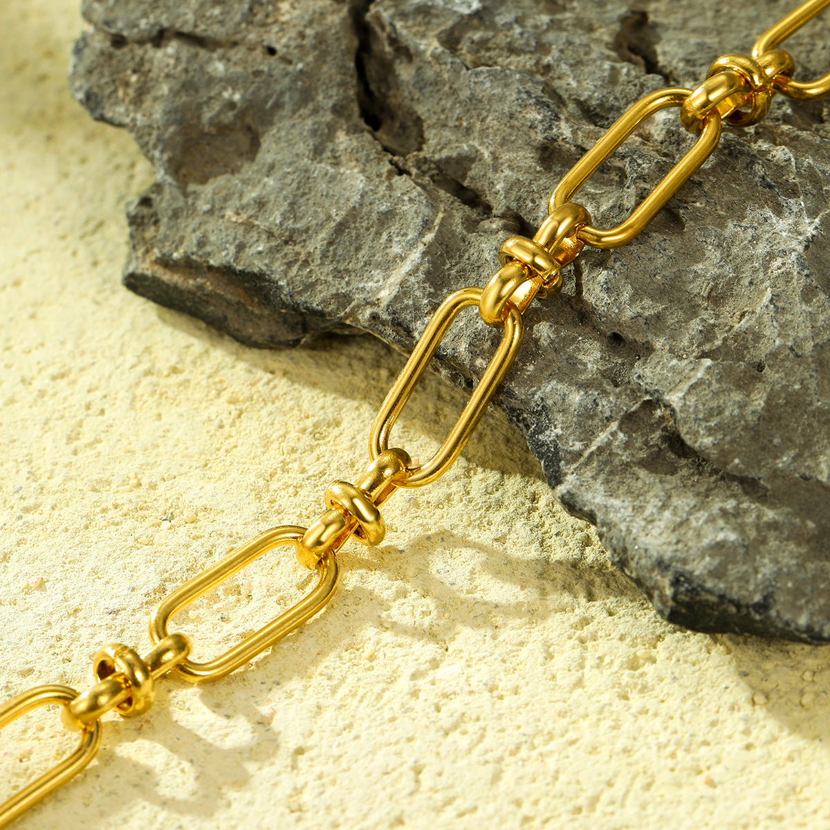 Pulsera con cierre cruzado de cadena ancha estilo OL de moda en acero inoxidable con chapado al vacío de oro de 18 quilates